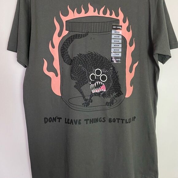 Hot Topic Graphic Shirt, Gray Soft Stretchy NWT size M - Picture 3 of 5